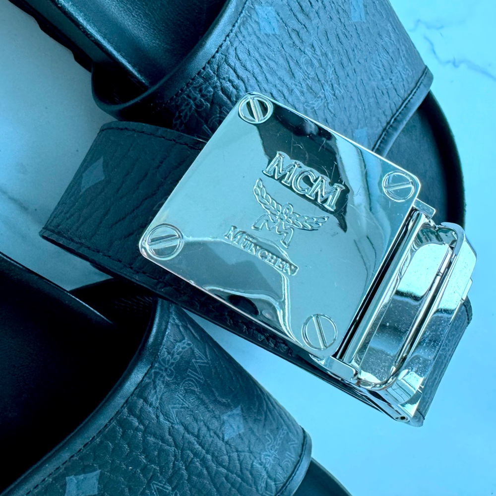 Men’s MCM reversible belt Rare buckle
